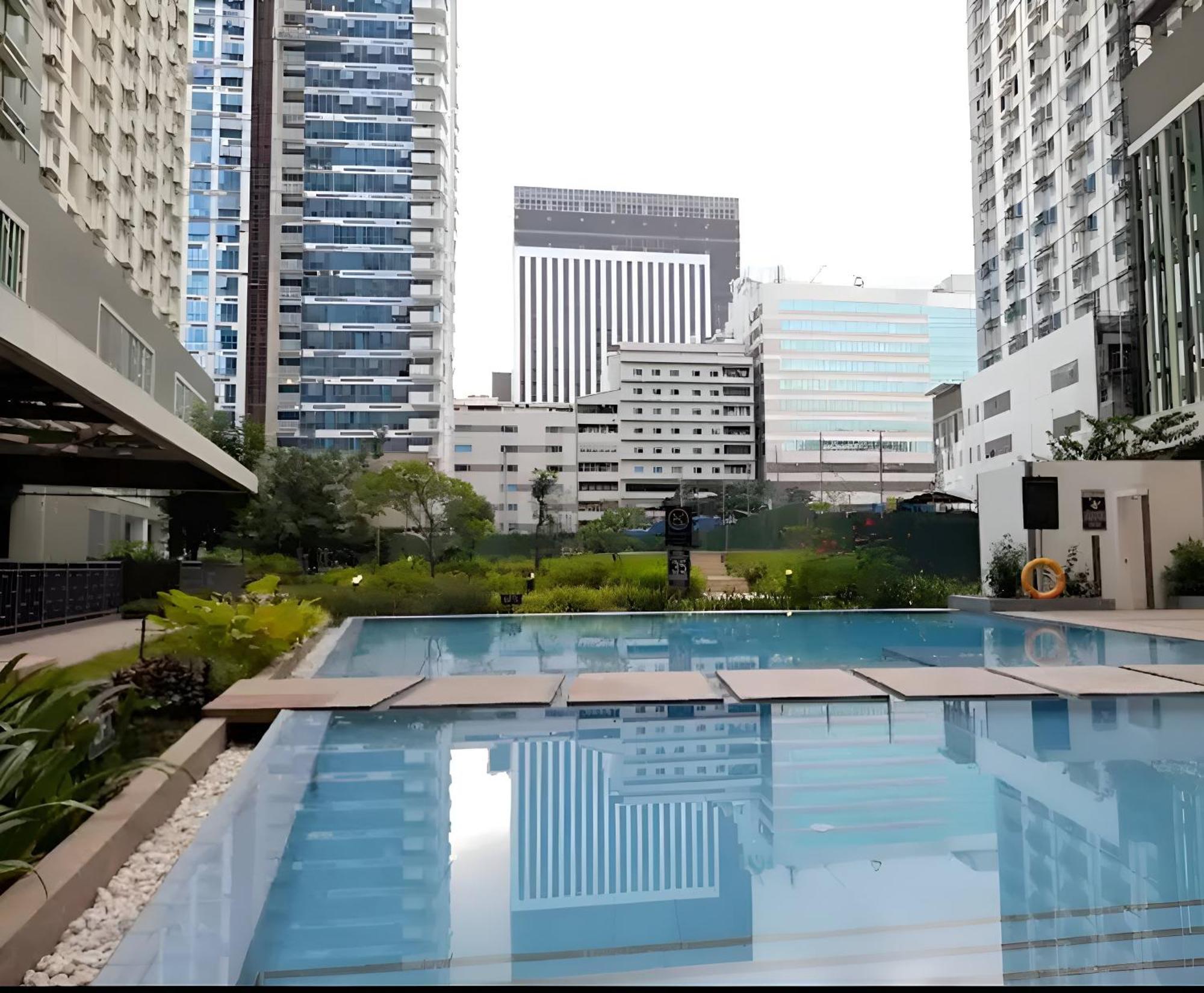 Cebu City Scape At Cebu It Park Exterior foto